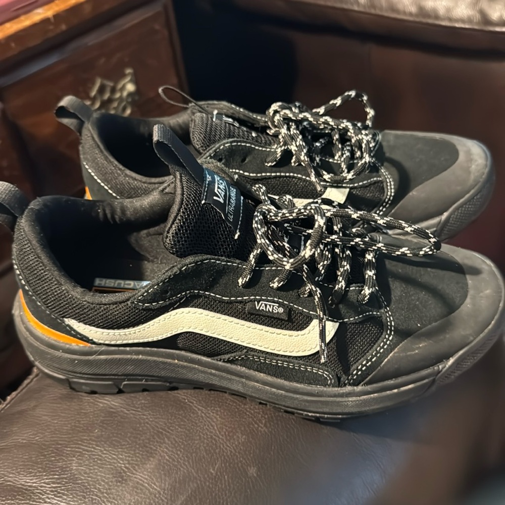 Vans Ultrarange EXO Ultracush Sneakers Men Size 7, Women Size 8.5